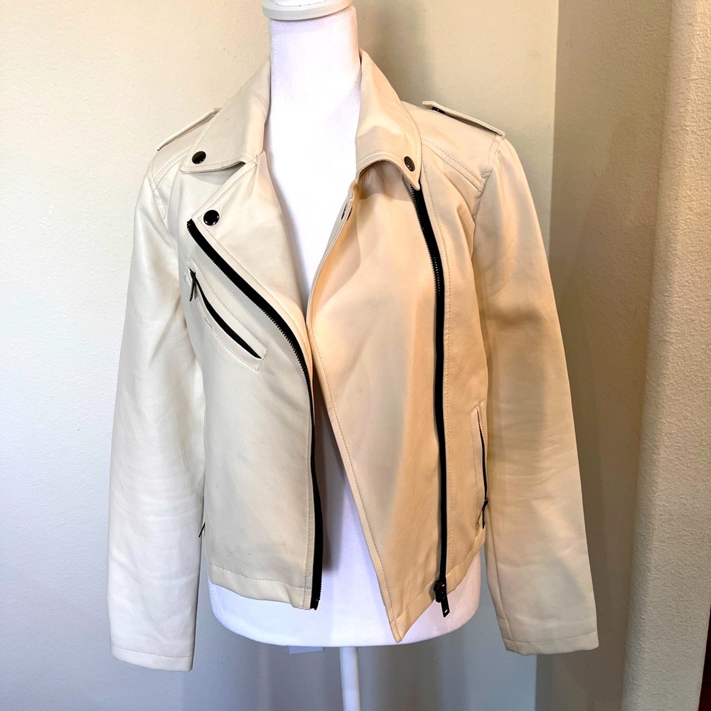 Used White Leather Jacket 🤍